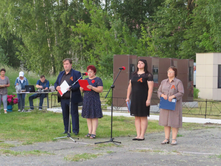 22 июня в День памяти и скорби у мемориала Славы прошла акция "Свеча Памяти". 22 июня в День памяти и скорби у мемориала Славы прошла акция "Свеча Памяти".