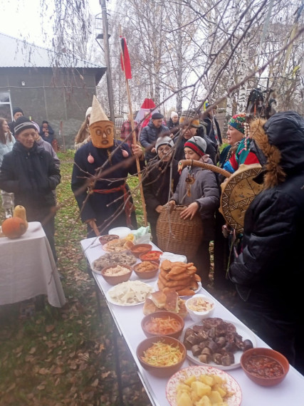 В минувшую субботу в Красногорском районе прошёл традиционный праздник плодородия Коча-кан, на котором собрались представители кумандинского народа из Бийска, Солтонского и Красногорского районов Алтайского края.. В минувшую субботу в Красногорском районе прошёл традиционный праздник плодородия Коча-кан, на котором собрались представители кумандинского народа из Бийска, Солтонского и Красногорского районов Алтайского края..