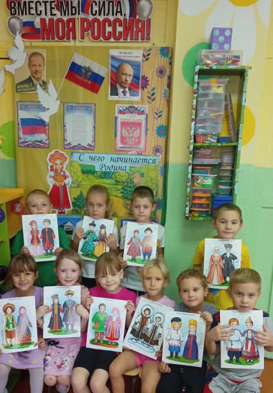 4 ноября в России отмечается праздник - День народного единства.. 4 ноября в России отмечается праздник - День народного единства..