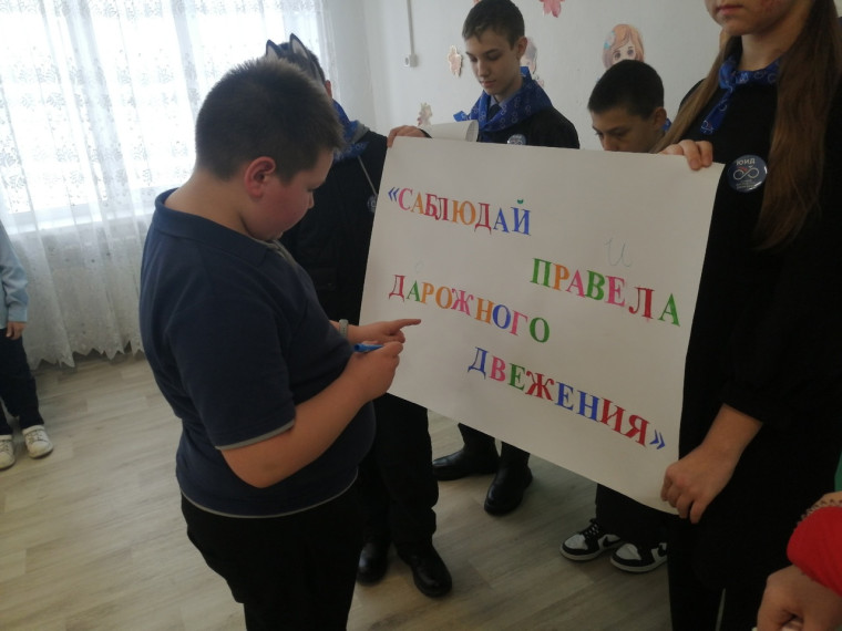 В начальных классах Солтонской средней школы прошла линейка, посвященная безопасности дорожного движения.. В начальных классах Солтонской средней школы прошла линейка, посвященная безопасности дорожного движения..