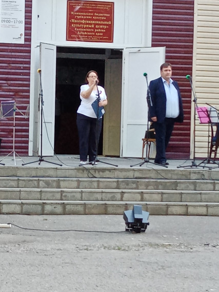 12 июня в канун праздника Дня России, на площади районного Дома культуры, прошел отчетный концерт мужского муниципального народного ансамбля "Русичи" имени Виктора Яковлева. 12 июня в канун праздника Дня России, на площади районного Дома культуры, прошел отчетный концерт мужского муниципального народного ансамбля "Русичи" имени Виктора Яковлева.